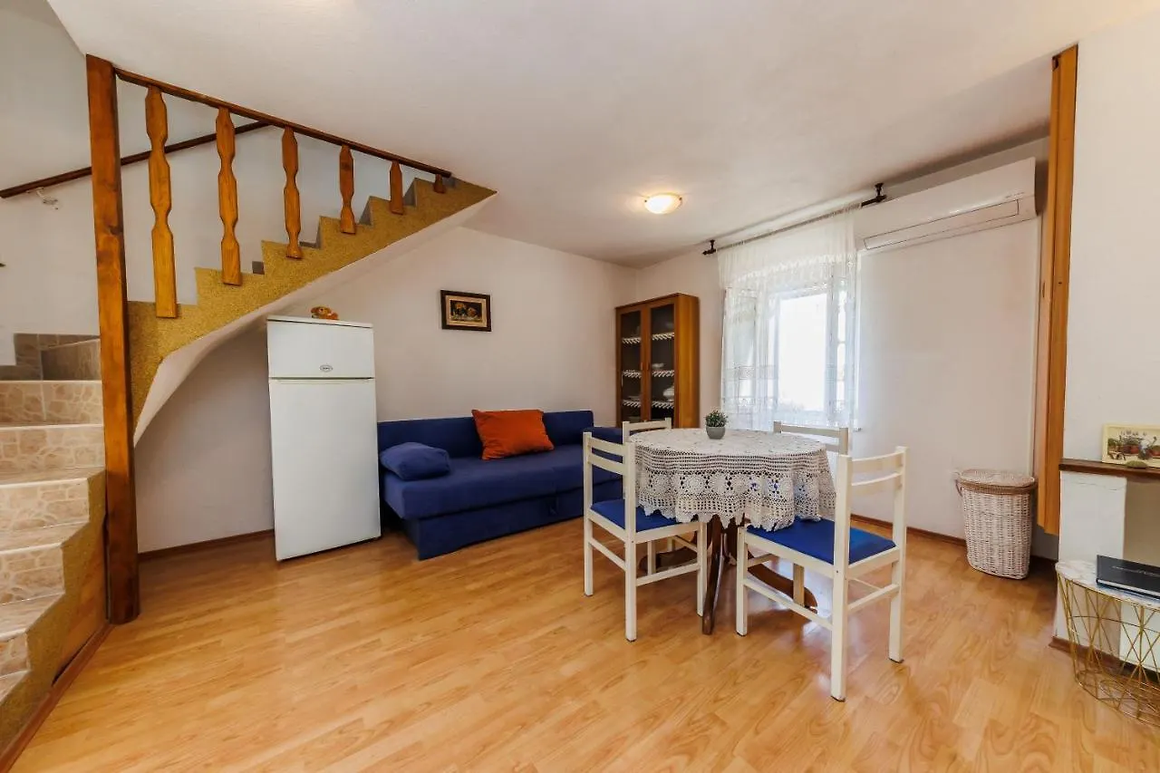 Apartment Apartman Luca Kastela Croatia
