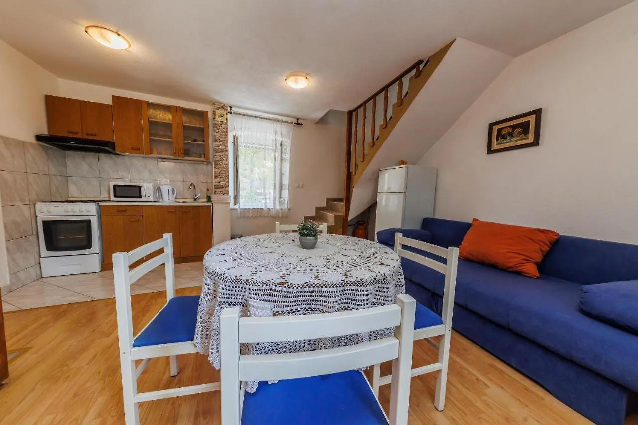 Apartman Luca Kastela 0*,