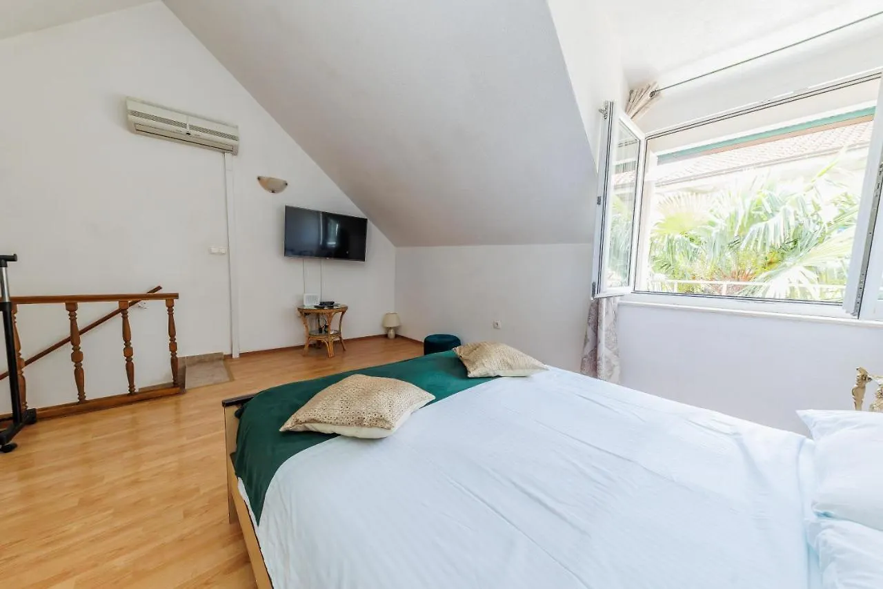 Apartman Luca Kastela 0*,  Croatia